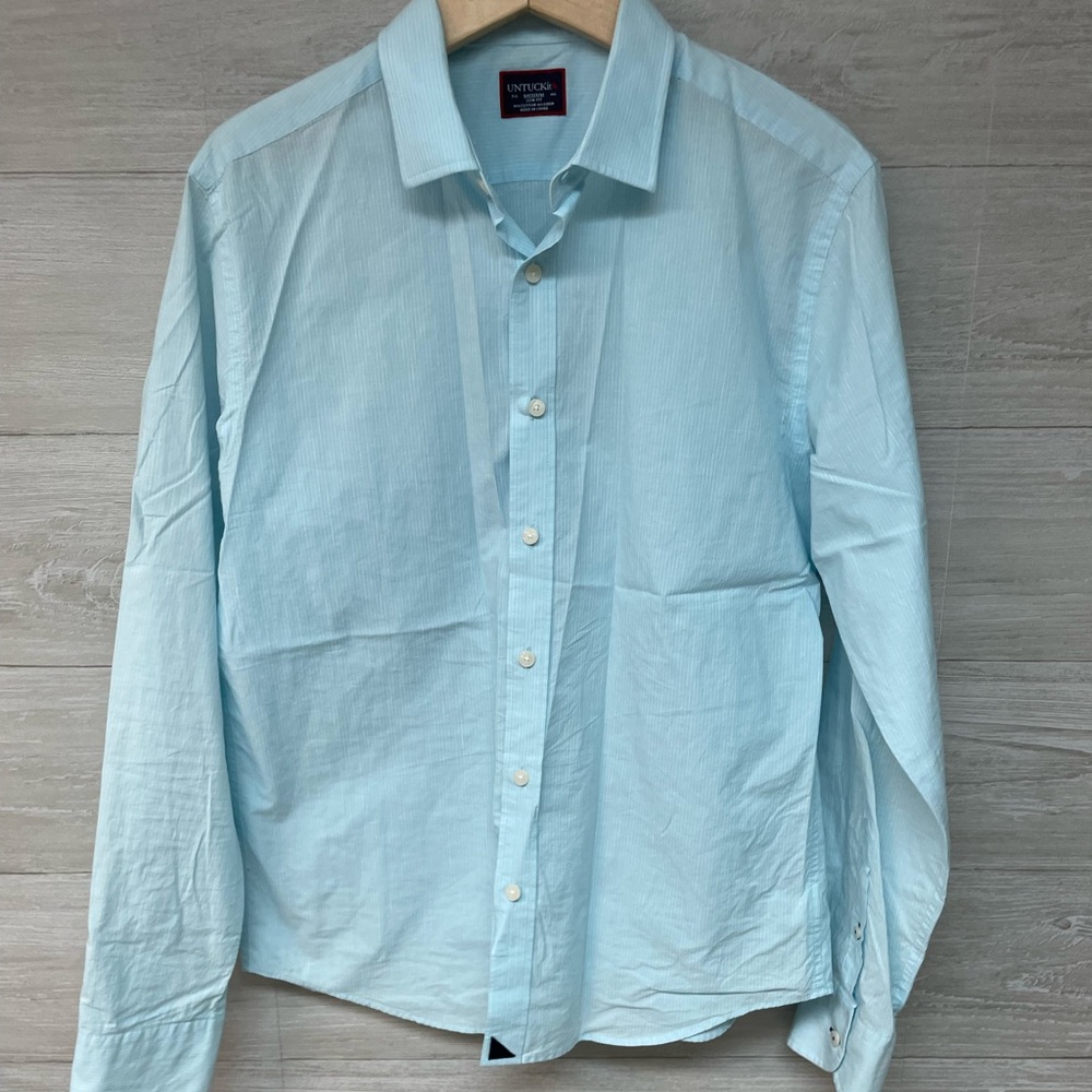 | UNTUCKit | slim fit button down shirt. Size M.